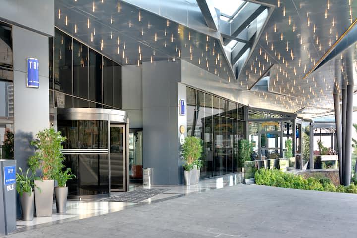 TRYP by Wyndham Istanbul — Hotel Entrance